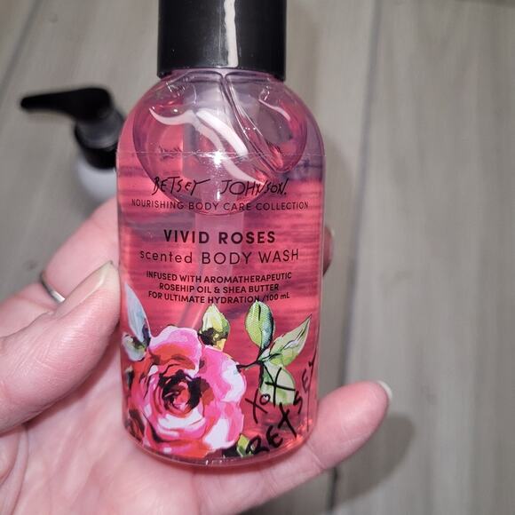 Betsy Johnson Vivid Roses Scented Body Wash And Body Lotion 3.4 FL Oz NWT - Picture 3 of 7